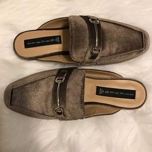NWOT Steve Madden Taupe Velvet Mules